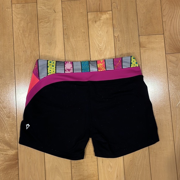 Girl’s Ivivva Biker Shorts - Picture 3 of 3